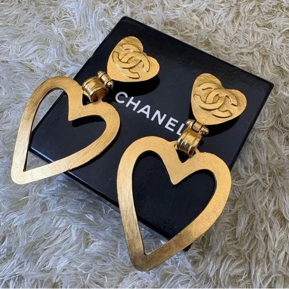Chanel | Double Heart Dangle Earrings Gold Plated - Picture 6 of 8